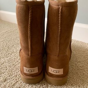 Ugg Classic Short II - Size 8